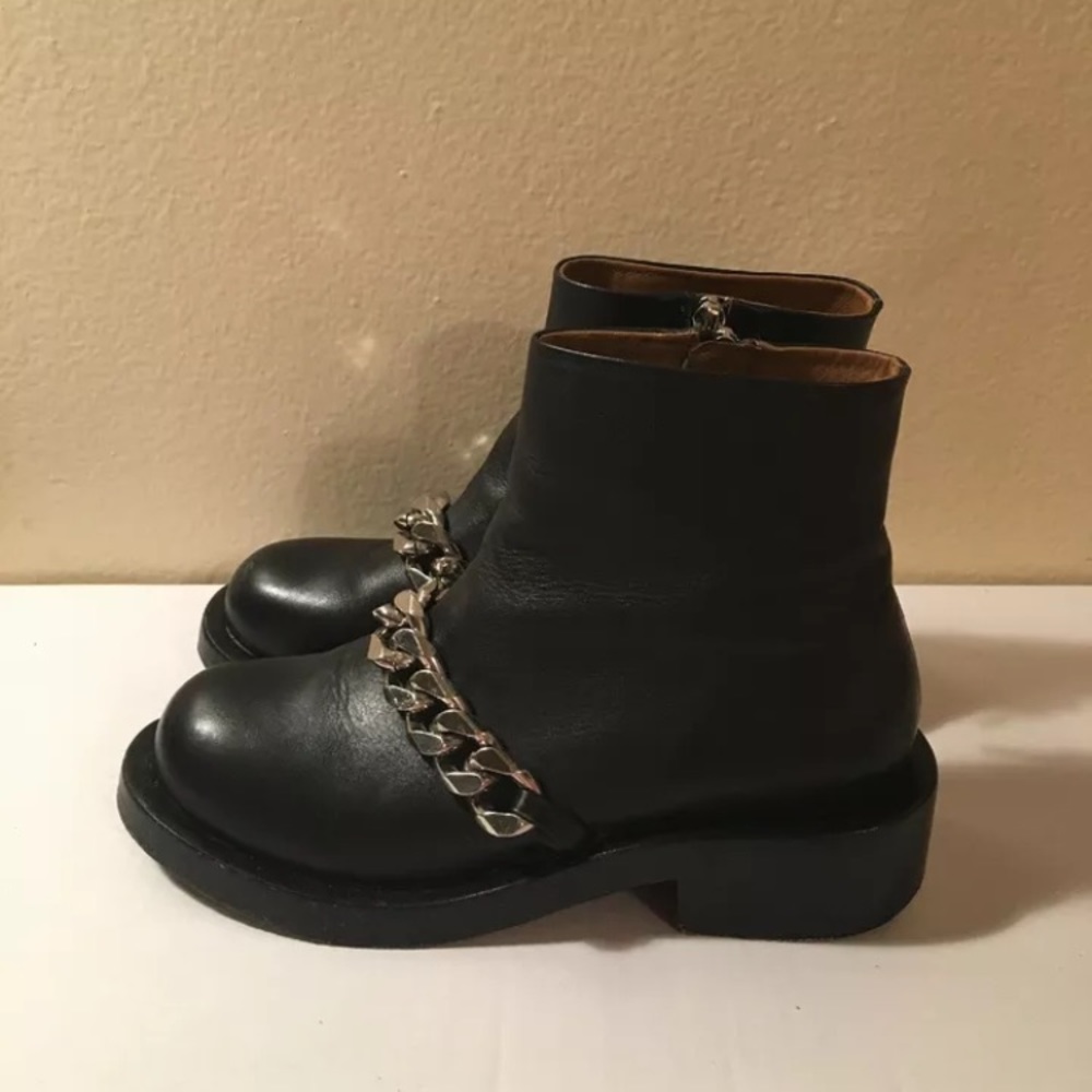 GIVENCHY LAURA-CHAIN LINK BLACK LEATHER BOOTS